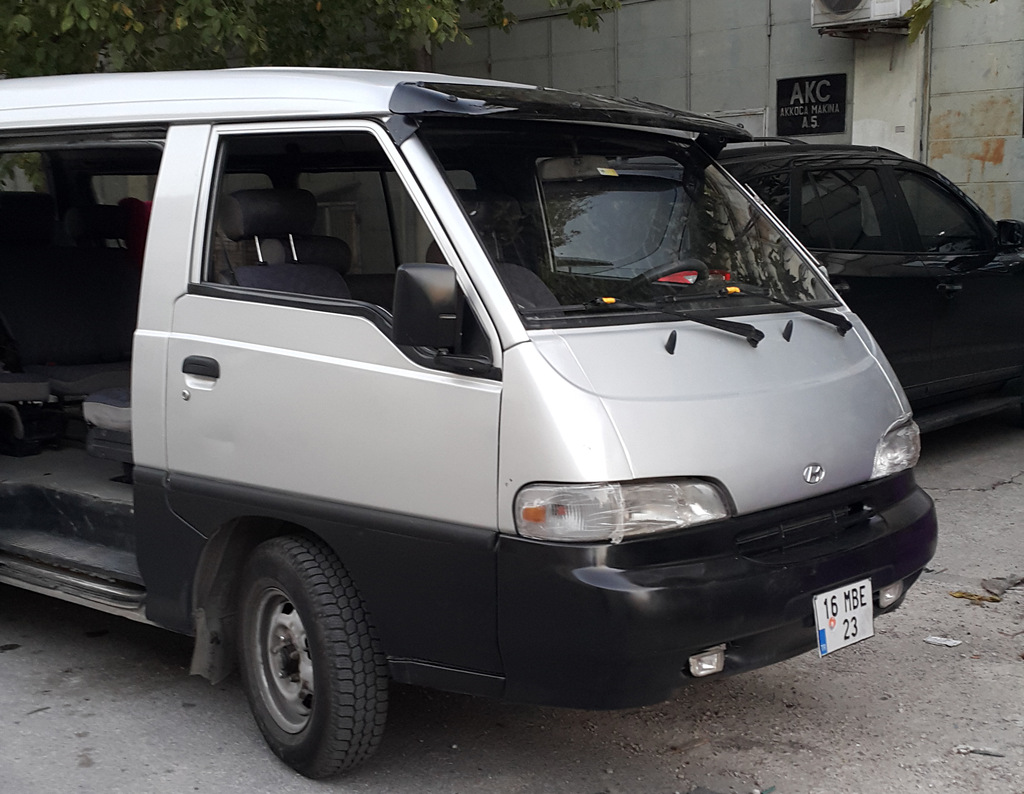 Козирьок на лобове скло (чорний глянець, 5мм) для Hyundai H100