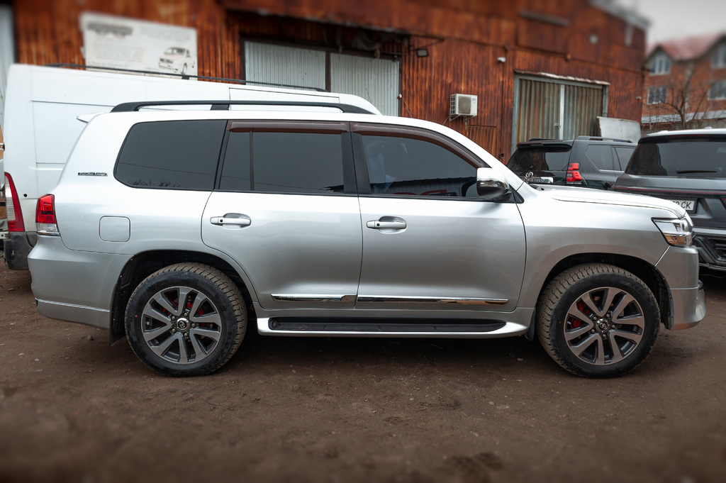 Бокові пороги з LED (дизайн 2015-2020) Чорний колір для Toyota Land Cruiser 200 рр