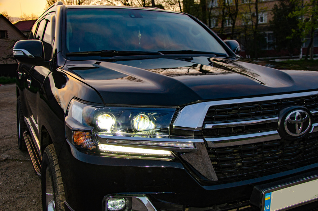 Передні фари 2016-2025 (Executive) для Toyota Land Cruiser 200