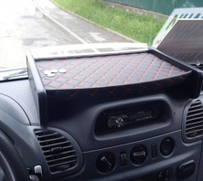 Полиця на панель (2000-2006, Чорна з червоною ниткою) CDI Mercedes Sprinter W901/902/903/904/905 1995-2006 рр.