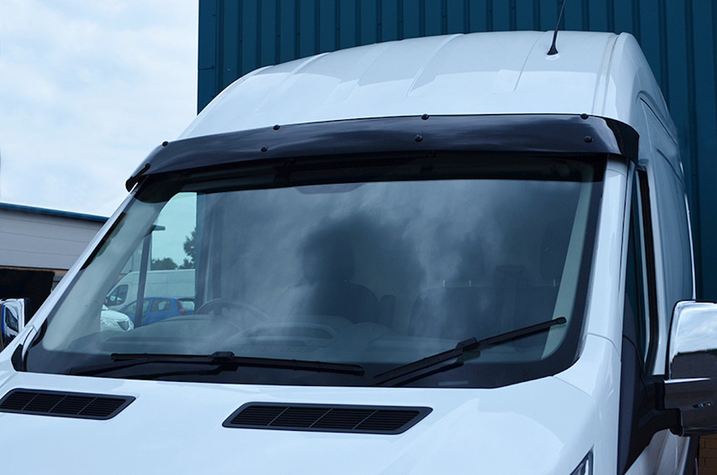 Козирьок на лобове скло (чорний глянець, 5мм) для Ford Transit 2014- рр