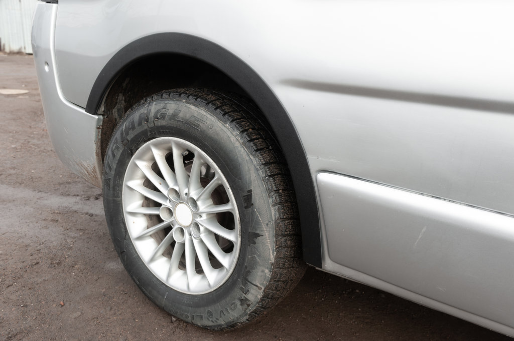 Накладки на колісні арки (4 шт, чорні) 2001-2007, чорний пластик для Nissan Primastar рр