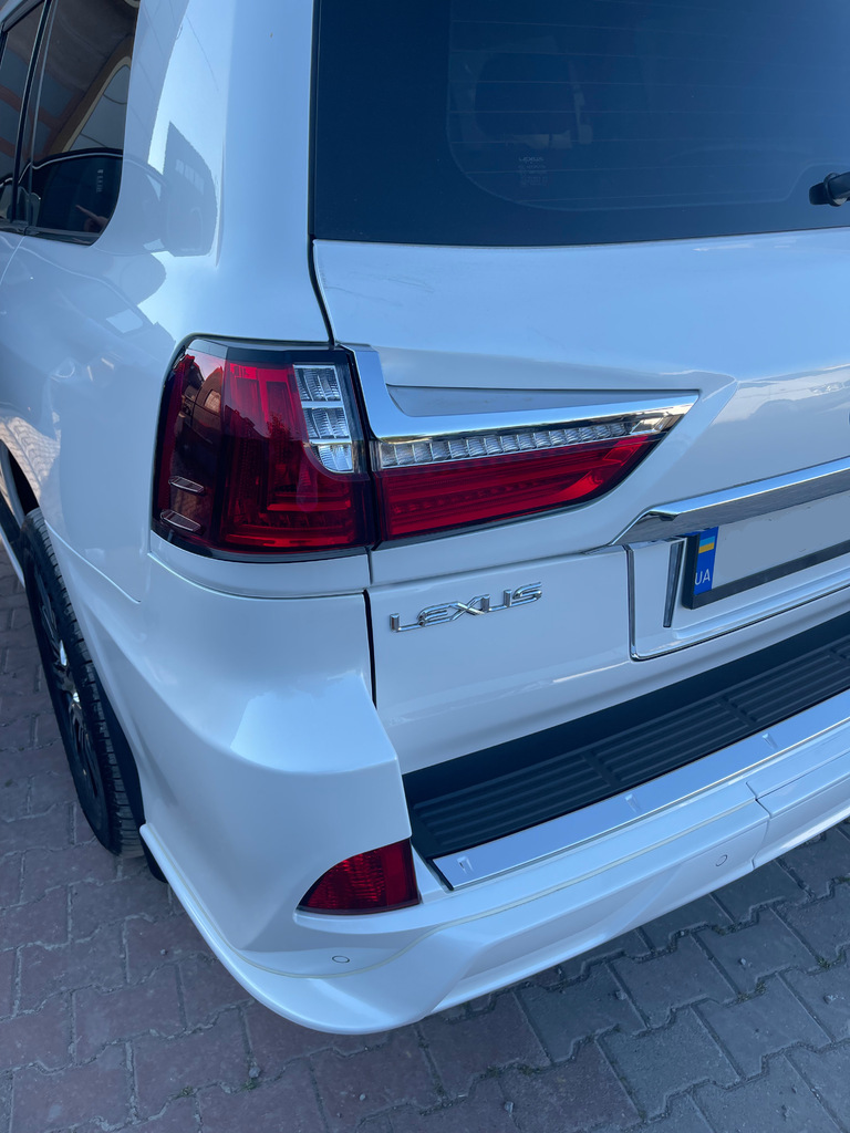 Комплект обвісів (TRD-Sport 2021-2022) Білий колір для Lexus LX570/450d рр