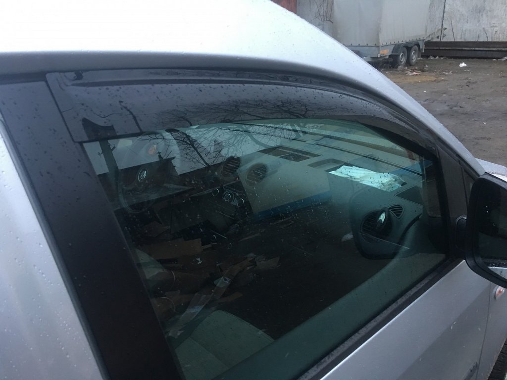 Вітровики (2 шт, Niken) для Volkswagen Caddy 2010-2015 рр