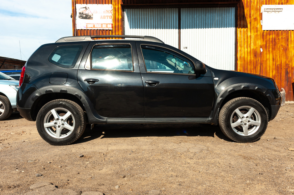 Накладки на арки з виступами (8 шт, пластикові) DDU - Україна для Dacia Duster 2008-2018 рр