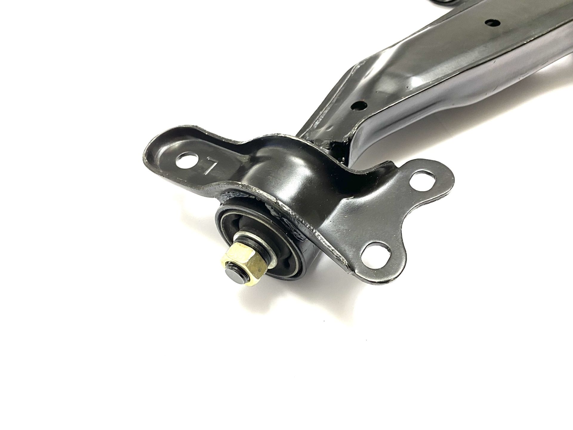 Важіль передній L Chery Eastar KLM